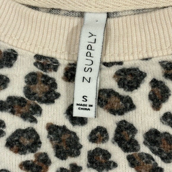 ZSUPPLY Long Sleeve Leopard Pullover - Picture 4 of 4